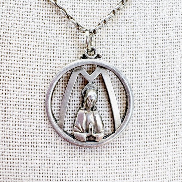 VTG Sterling Silver 925 Mother Mary Circle Pendant Necklace Size 18.5" Length - Picture 2 of 13